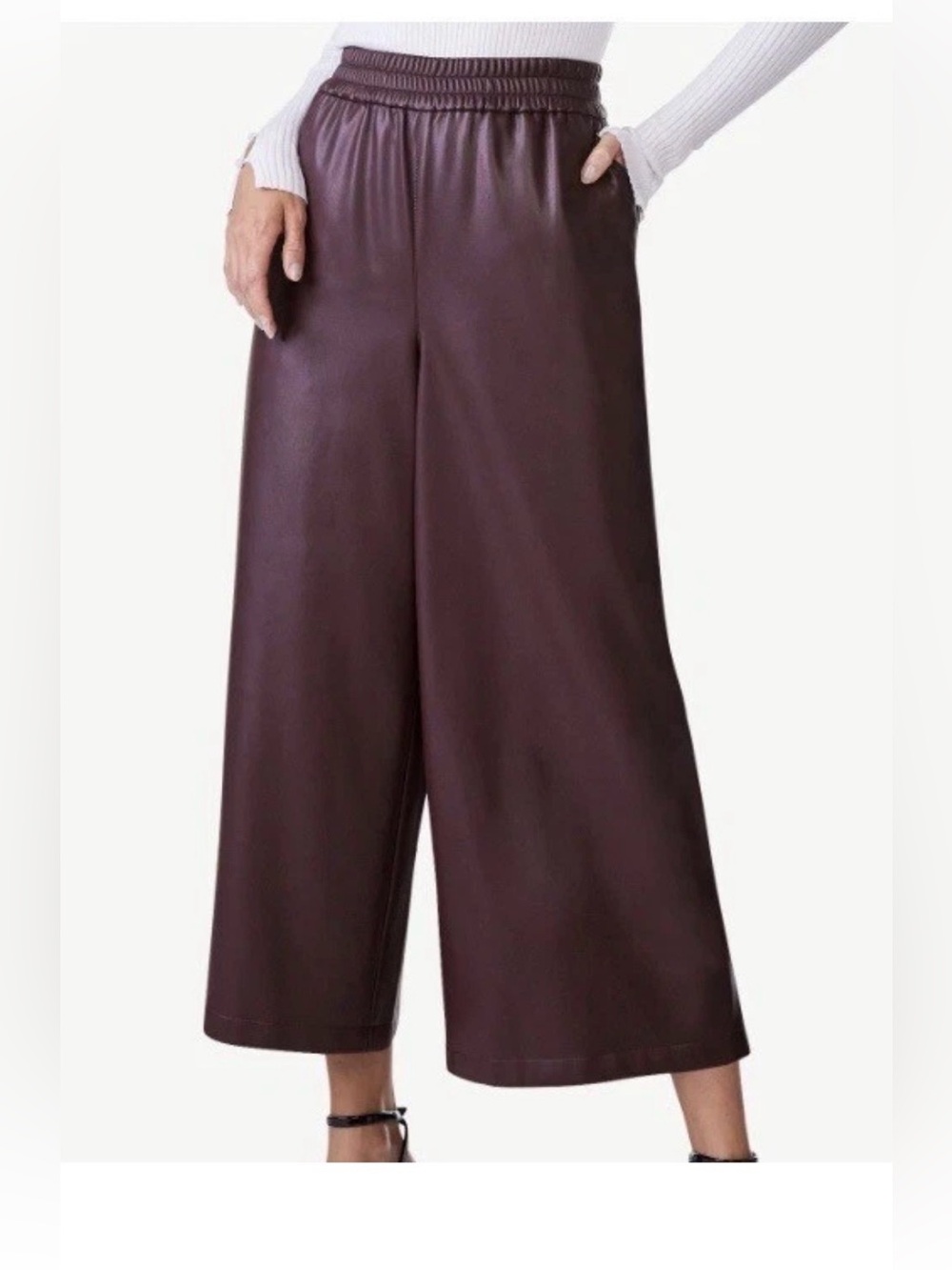 These trousers are maroon faux leather wide-leg cropped culottes